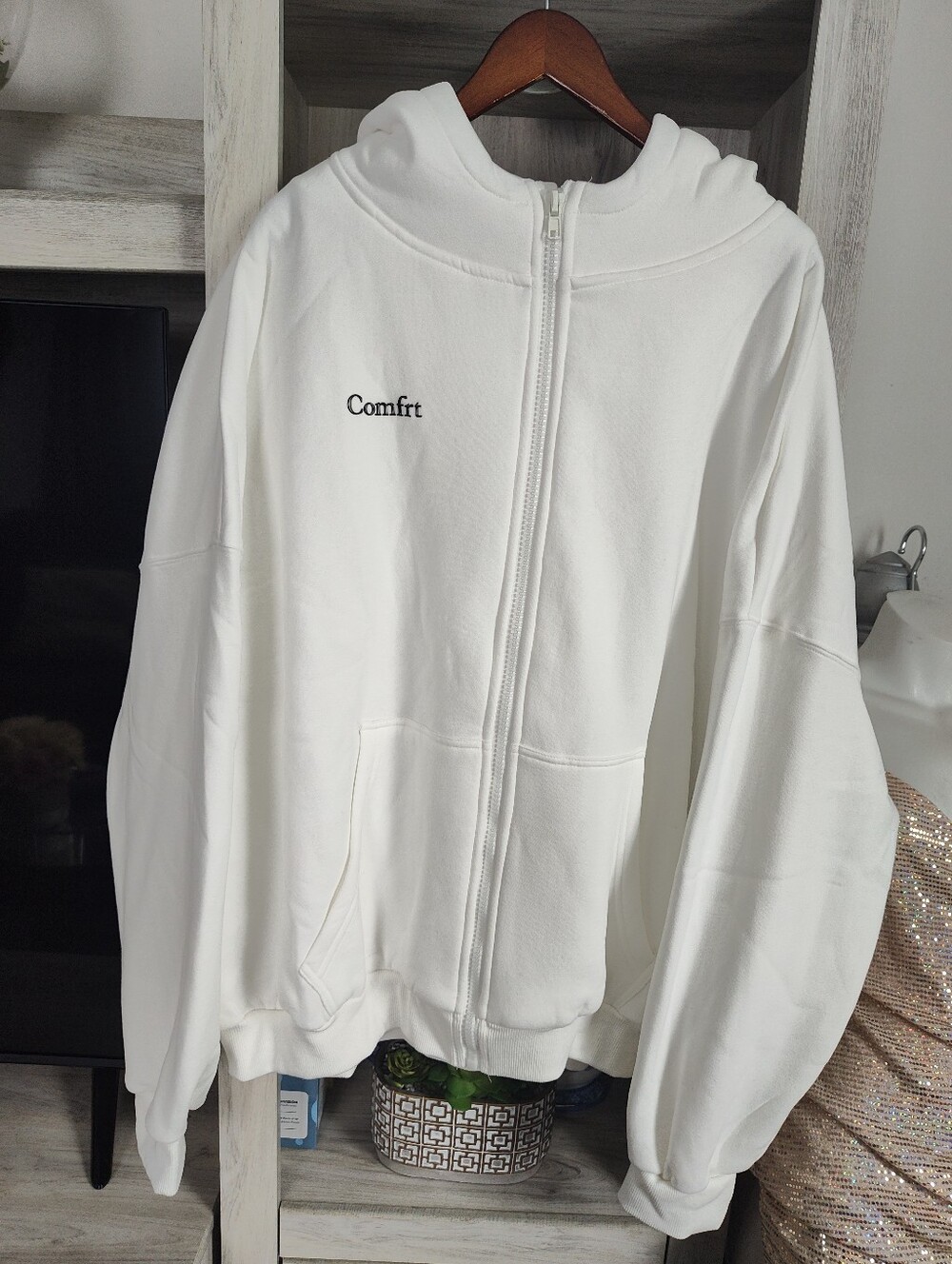 Comfort White Adult Unisex Zip-Up Hoodie Jacket XL New In Bag, Tiny Dirt Spot
